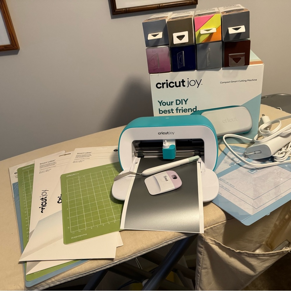 Cricut JOY SMART CUTTING MACHINE Bundle Make Me An Offer